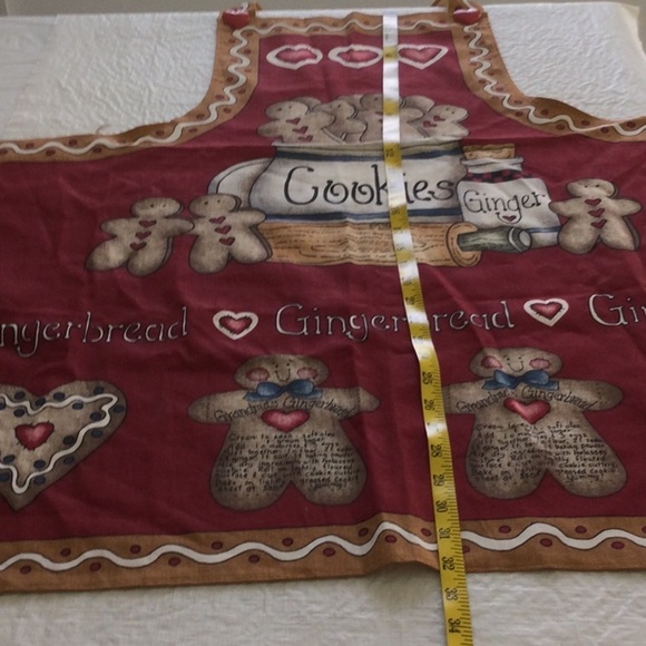 Red Gingerbread Apron with Heart Details NWOT. #520 - Picture 4 of 5